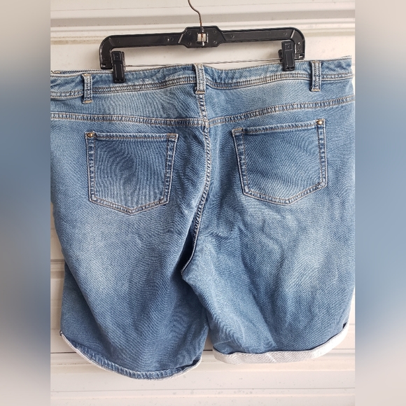 Plus Size 24 CJ Banks Blue Stretchy Jeans Shorts summer - Picture 3 of 3